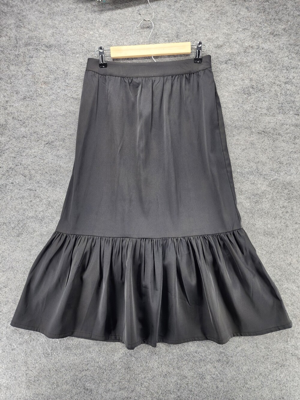 The Drop Skirt Womens Medium Jerry Silky Midi Black